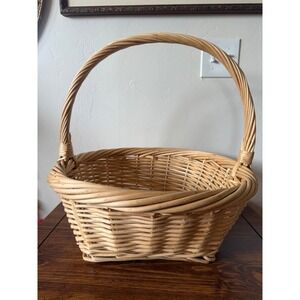 Vintage Natural Wicker Gathering Basket with Twisted Handle Farmhouse Decor